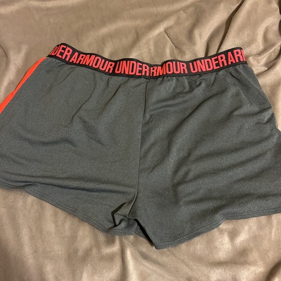 Under Armour Shorts - Picture 2 of 3